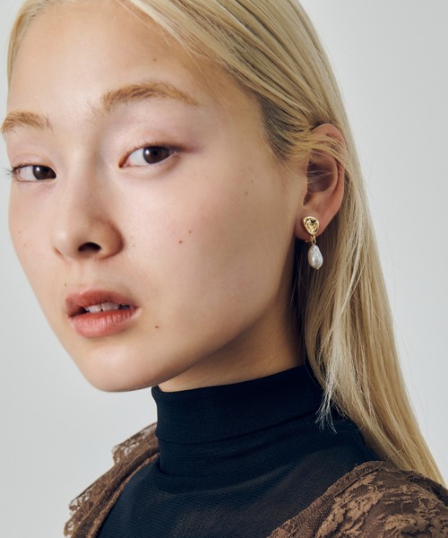 GOLDY(ゴールディ)の「ウォーター パール ×メタル イヤリング(イヤリング・レディース・シルバー/ゴールド/シルバー系その他/ゴールド系その他・FREE)」の12枚目の写真