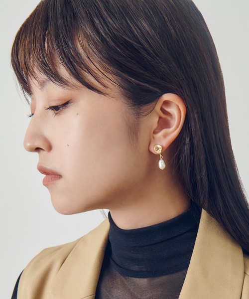 GOLDY(ゴールディ)の「ウォーター パール ×メタル イヤリング(イヤリング・レディース・シルバー/ゴールド/シルバー系その他/ゴールド系その他・FREE)」の14枚目の写真