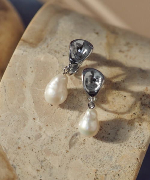 GOLDY(ゴールディ)の「ウォーター パール ×メタル イヤリング(イヤリング・レディース・シルバー/ゴールド/シルバー系その他/ゴールド系その他・FREE)」の15枚目の写真