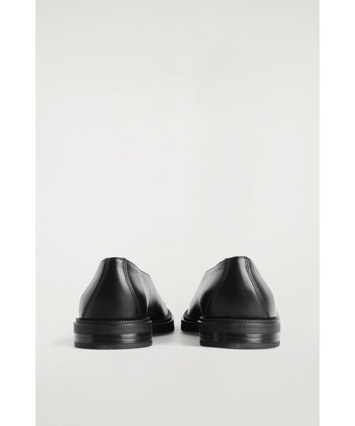 チャンキーレザーシューズ（スリッポン）｜COS（コス）のファッション