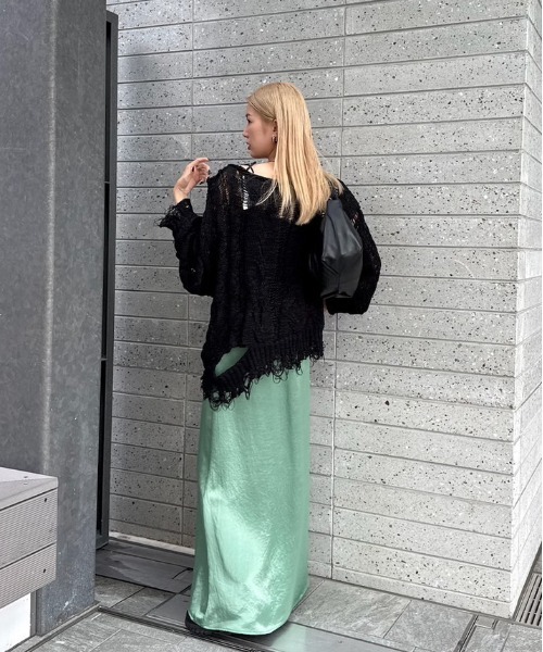 Ameri（アメリ）の「HEAVY SATIN ASYMMETRY TUCK SKIRT（スカート・レディース・ライトグレー/グリーン/ネイビー・SMALL/MEDIUM）」の10枚目の写真