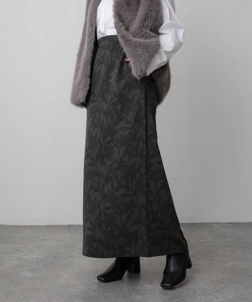 Floran(フローラン)の「花柄プリントナロースカート(スカート・レディース・ベージュ/ブラウン/チャコールグレー・FREE)」の2枚目の写真