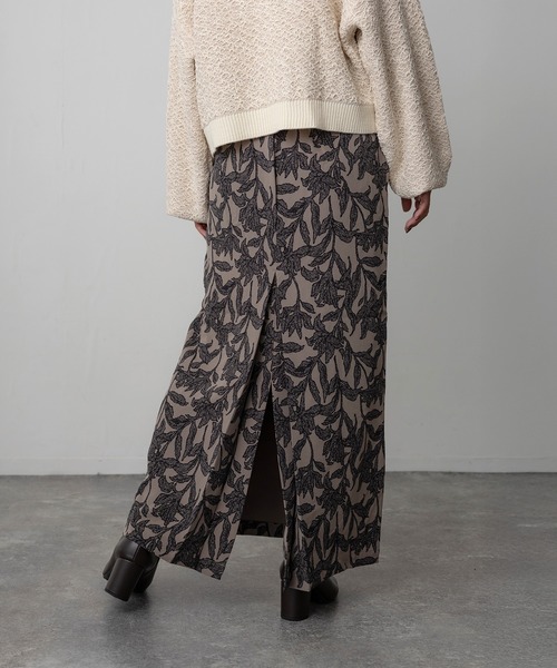 Floran(フローラン)の「花柄プリントナロースカート(スカート・レディース・ベージュ/ブラウン/チャコールグレー・FREE)」の17枚目の写真