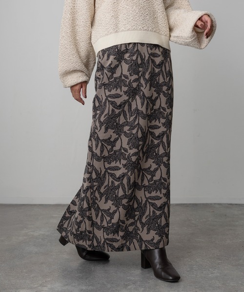 Floran(フローラン)の「花柄プリントナロースカート(スカート・レディース・ベージュ/ブラウン/チャコールグレー・FREE)」の12枚目の写真