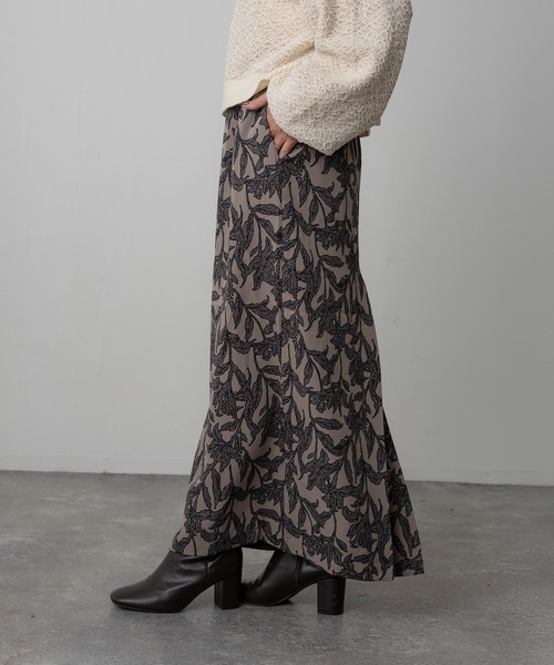 Floran(フローラン)の「花柄プリントナロースカート(スカート・レディース・ベージュ/ブラウン/チャコールグレー・FREE)」の16枚目の写真