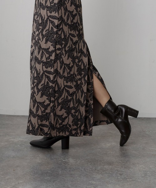 Floran(フローラン)の「花柄プリントナロースカート(スカート・レディース・ベージュ/ブラウン/チャコールグレー・FREE)」の5枚目の写真