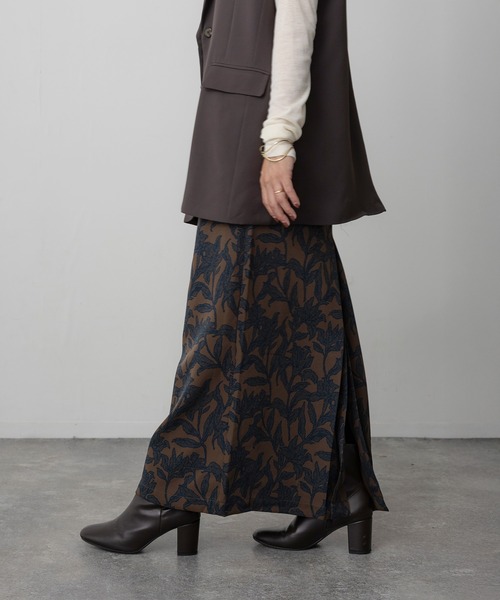 Floran(フローラン)の「花柄プリントナロースカート(スカート・レディース・ベージュ/ブラウン/チャコールグレー・FREE)」の15枚目の写真