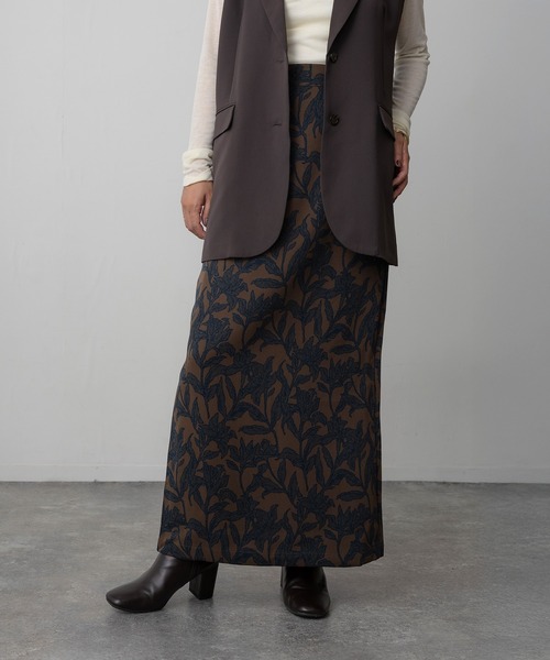 Floran(フローラン)の「花柄プリントナロースカート(スカート・レディース・ベージュ/ブラウン/チャコールグレー・FREE)」の11枚目の写真