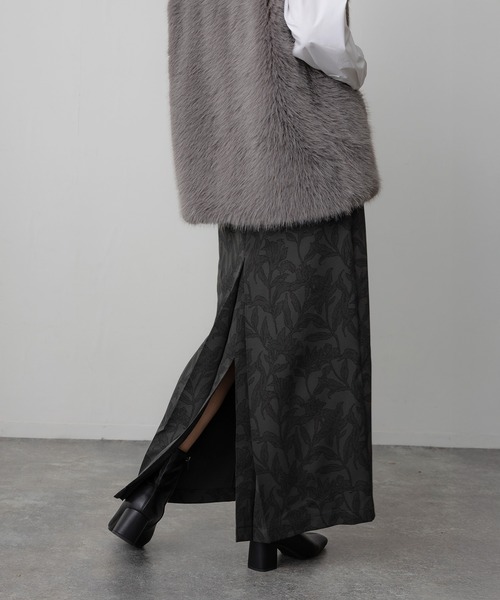 Floran(フローラン)の「花柄プリントナロースカート(スカート・レディース・ベージュ/ブラウン/チャコールグレー・FREE)」の9枚目の写真