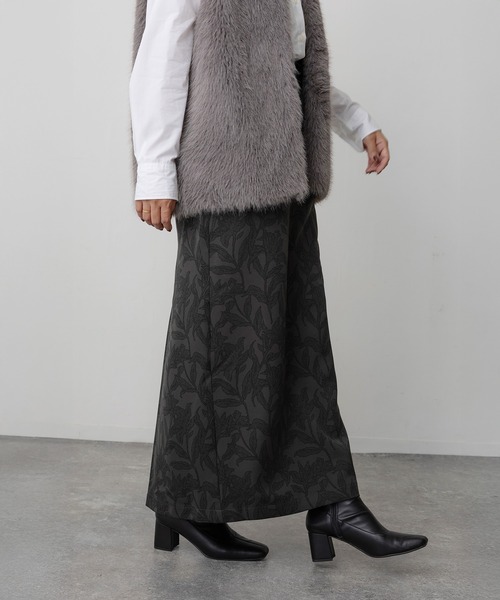 Floran(フローラン)の「花柄プリントナロースカート(スカート・レディース・ベージュ/ブラウン/チャコールグレー・FREE)」の8枚目の写真