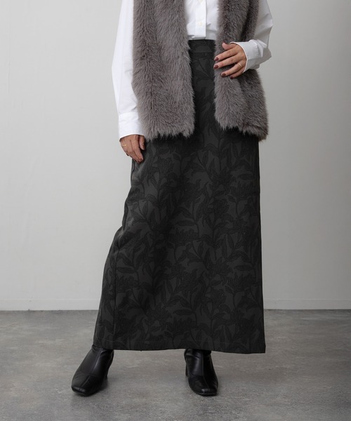 Floran(フローラン)の「花柄プリントナロースカート(スカート・レディース・ベージュ/ブラウン/チャコールグレー・FREE)」の6枚目の写真