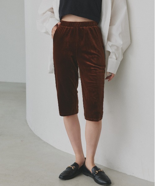 ad thie（アドティエ）の「ベロア カプリパンツ（その他パンツ・レディース・ダークブラウン/ブラック・FREE）」の2枚目の写真