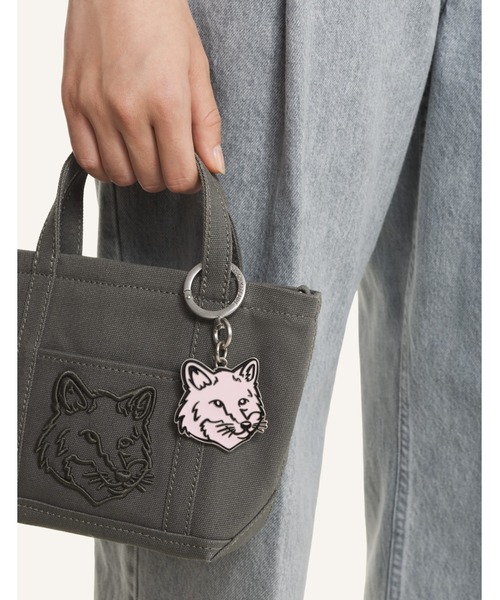 Maison Kitsune（メゾンキツネ）の「FOX HEAD KEYRING（キーケース/キーアクセサリー・メンズ・オレンジ系その他/ベビーピンク/ライトグリーン系・U）」の4枚目の写真