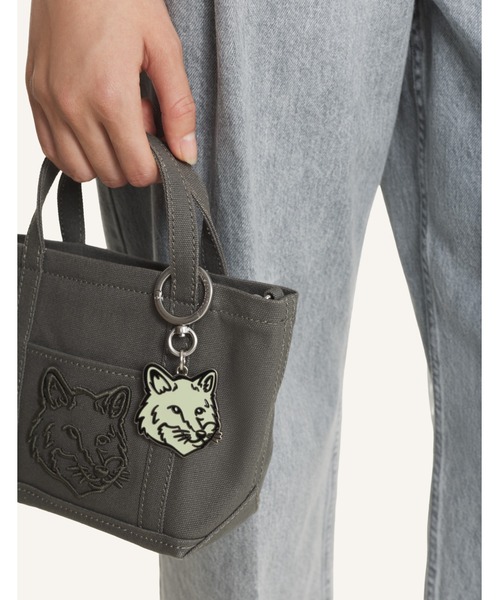 Maison Kitsune（メゾンキツネ）の「FOX HEAD KEYRING（キーケース/キーアクセサリー・メンズ・オレンジ系その他/ベビーピンク/ライトグリーン系・U）」の8枚目の写真