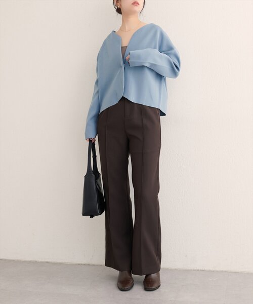 natural couture（ナチュラルクチュール）の「【WEB限定】〈osono〉ウエストベルト付ニットジャケット（カーディガン/ボレロ・レディース・グレイッシュベージュ/サックスブルー/オフホワイト/チャコールグレー・FREE）」の6枚目の写真