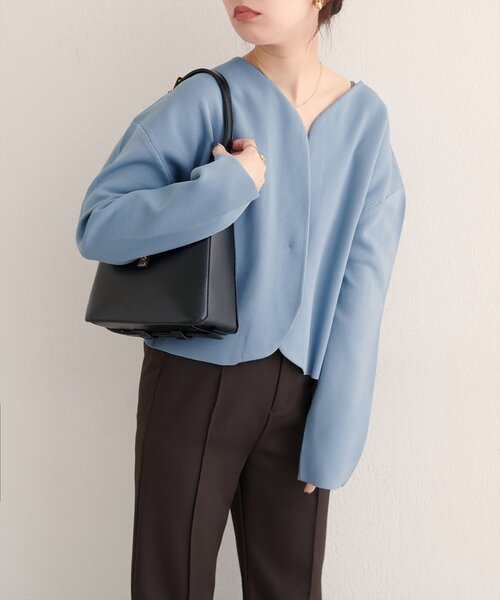 natural couture（ナチュラルクチュール）の「【WEB限定】〈osono〉ウエストベルト付ニットジャケット（カーディガン/ボレロ・レディース・グレイッシュベージュ/サックスブルー/オフホワイト/チャコールグレー・FREE）」の10枚目の写真