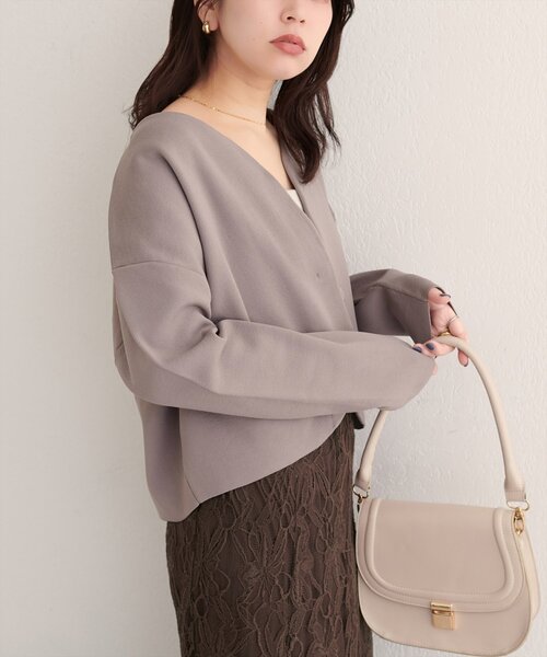 natural couture（ナチュラルクチュール）の「【WEB限定】〈osono〉ウエストベルト付ニットジャケット（カーディガン/ボレロ・レディース・グレイッシュベージュ/サックスブルー/オフホワイト/チャコールグレー・FREE）」の14枚目の写真