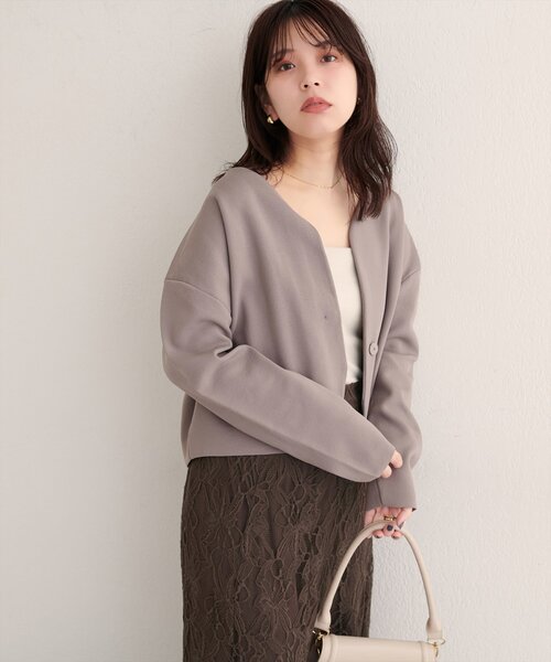 natural couture（ナチュラルクチュール）の「【WEB限定】〈osono〉ウエストベルト付ニットジャケット（カーディガン/ボレロ・レディース・グレイッシュベージュ/サックスブルー/オフホワイト/チャコールグレー・FREE）」の13枚目の写真