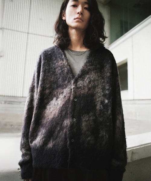 WYM LIDNM(ウィム バイ リドム)の「MOHAIR BLEND JACQUARD SHAGGY CARDIGAN(カーディガン/ボレロ・メンズ・ブラウン系/レッド系/ダークブルー/チャコール・M/S/L)」の2枚目の写真