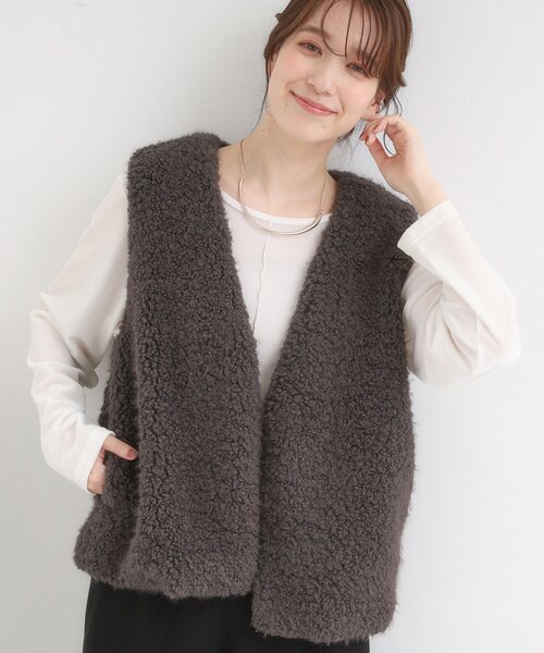 DRESKIP(ドレスキップ)の「ふわふわファーベスト(ベスト・レディース・ベージュ/ブラウン系/チャコールグレー・00)」の2枚目の写真