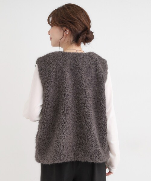 DRESKIP(ドレスキップ)の「ふわふわファーベスト(ベスト・レディース・ベージュ/ブラウン系/チャコールグレー・00)」の5枚目の写真