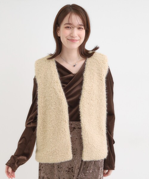 DRESKIP(ドレスキップ)の「ふわふわファーベスト(ベスト・レディース・ベージュ/ブラウン系/チャコールグレー・00)」の8枚目の写真