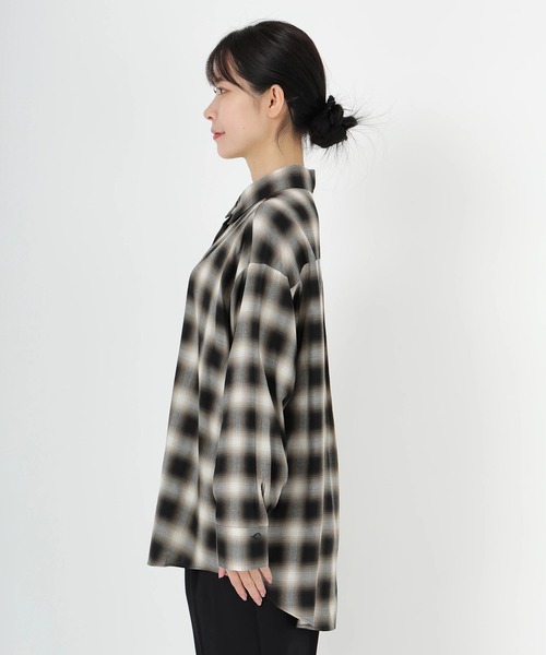 STRAWBERRY-FIELDS（ストロベリーフィールズ）の「オンブレーチェック（シャツ/ブラウス・レディース・ブラック系・2）」の3枚目の写真