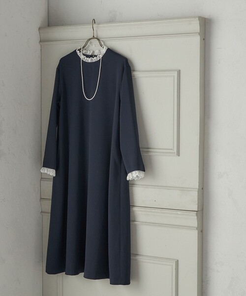 troisiemeCHACO(トロワズィエムチャコ)の「【SHIPS別注】troisiemeCHACO:〈手洗い可能〉フリル レース ワンピース(セレモニー対応可)(ワンピース・レディース・ベージュ/ネイビー・ONE SIZE)」の20枚目の写真