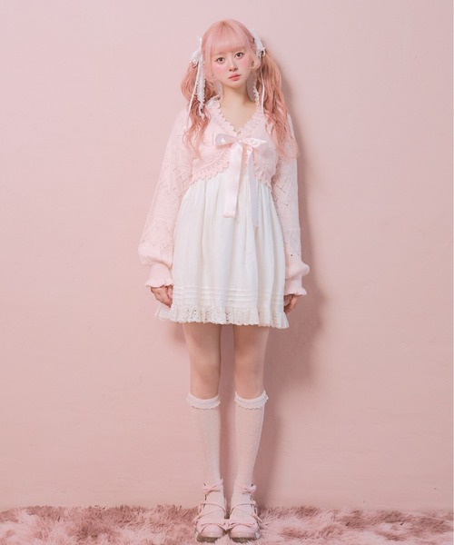 Fiorforte(フィオルフォルテ)の「ribbon frill knit bolero(カーディガン/ボレロ・レディース・ピンク/ホワイト・MEDIUM)」の5枚目の写真