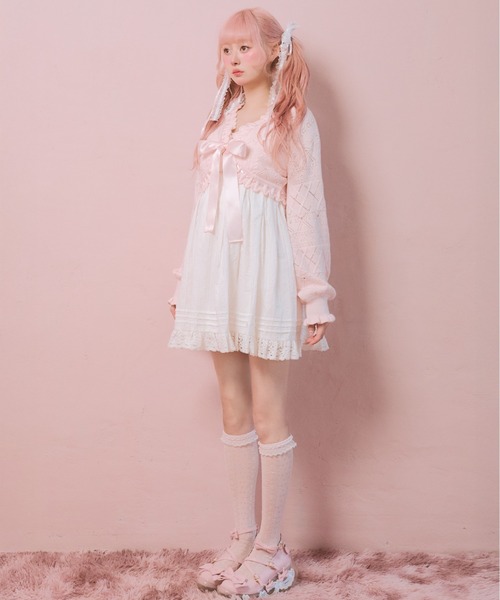 Fiorforte(フィオルフォルテ)の「ribbon frill knit bolero(カーディガン/ボレロ・レディース・ピンク/ホワイト・MEDIUM)」の6枚目の写真