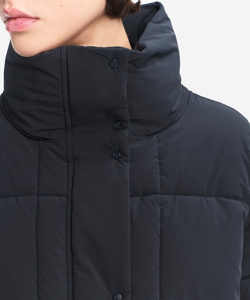 AIGLE(エーグル)の「撥水 ショート キルティングパファージャケット / フード収納可(ダウンジャケット/コート・レディース・バイオレット/ブラック・M/XS/S)」の13枚目の写真