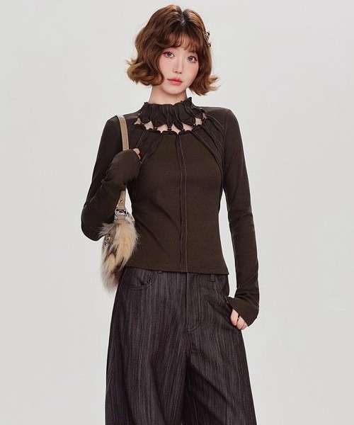 gossip!ロサンゼルス(ゴシップロサンゼルス)の「Y2Kガーリーカットアウト長袖Tシャツ(Tシャツ/カットソー・レディース・ダークグレー/ブラウン/オフホワイト・FREE)」の5枚目の写真
