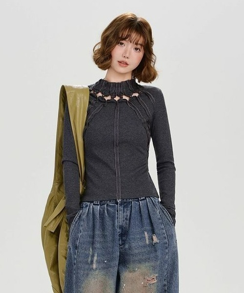 gossip!ロサンゼルス(ゴシップロサンゼルス)の「Y2Kガーリーカットアウト長袖Tシャツ(Tシャツ/カットソー・レディース・ダークグレー/ブラウン/オフホワイト・FREE)」の9枚目の写真