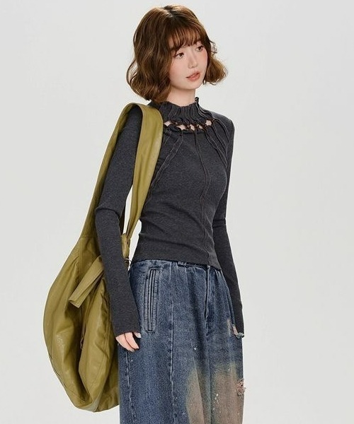 gossip!ロサンゼルス(ゴシップロサンゼルス)の「Y2Kガーリーカットアウト長袖Tシャツ(Tシャツ/カットソー・レディース・ダークグレー/ブラウン/オフホワイト・FREE)」の10枚目の写真
