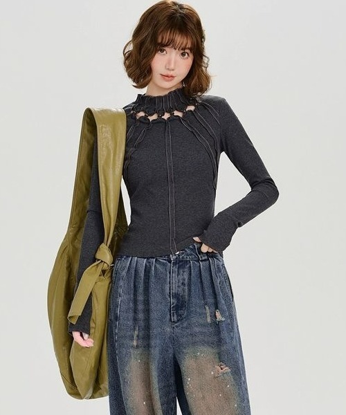 gossip!ロサンゼルス(ゴシップロサンゼルス)の「Y2Kガーリーカットアウト長袖Tシャツ(Tシャツ/カットソー・レディース・ダークグレー/ブラウン/オフホワイト・FREE)」の11枚目の写真