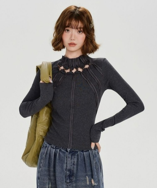 gossip!ロサンゼルス(ゴシップロサンゼルス)の「Y2Kガーリーカットアウト長袖Tシャツ(Tシャツ/カットソー・レディース・ダークグレー/ブラウン/オフホワイト・FREE)」の13枚目の写真