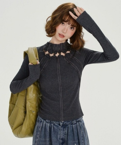 gossip!ロサンゼルス(ゴシップロサンゼルス)の「Y2Kガーリーカットアウト長袖Tシャツ(Tシャツ/カットソー・レディース・ダークグレー/ブラウン/オフホワイト・FREE)」の15枚目の写真