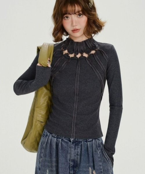 gossip!ロサンゼルス(ゴシップロサンゼルス)の「Y2Kガーリーカットアウト長袖Tシャツ(Tシャツ/カットソー・レディース・ダークグレー/ブラウン/オフホワイト・FREE)」の14枚目の写真