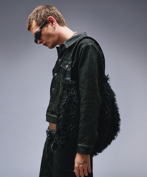 ANDER HUNK（アンダーハンク）の「Eyelet Design Fur Shoulder Bag / アイレットデザインファーバッグ（ショルダーバッグ・メンズ・ブラック・FREE）」の3枚目の写真