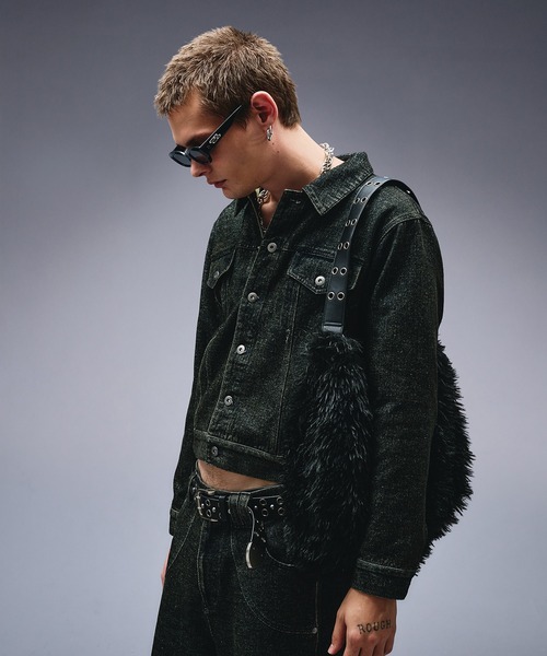 ANDER HUNK（アンダーハンク）の「Eyelet Design Fur Shoulder Bag / アイレットデザインファーバッグ（ショルダーバッグ・メンズ・ブラック・FREE）」の4枚目の写真