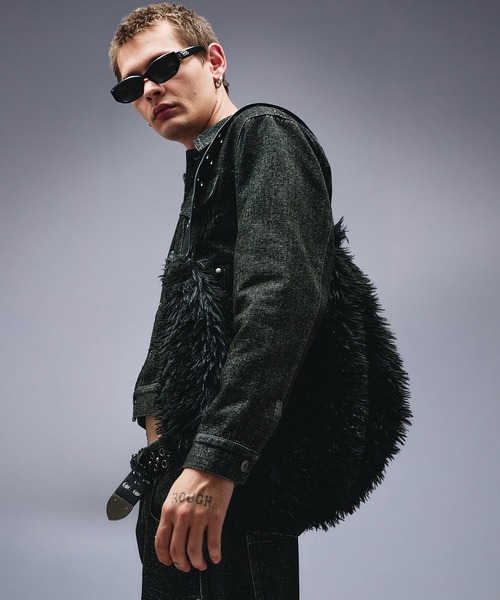 ANDER HUNK（アンダーハンク）の「Eyelet Design Fur Shoulder Bag / アイレットデザインファーバッグ（ショルダーバッグ・メンズ・ブラック・FREE）」の6枚目の写真