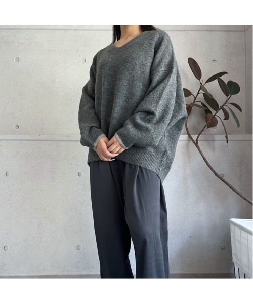 amini（アミニ）の「配色Vネックニットプルオーバー（ニット/セーター・レディース・チャコールグレー/オレンジ/ベージュ・FREE）」の6枚目の写真
