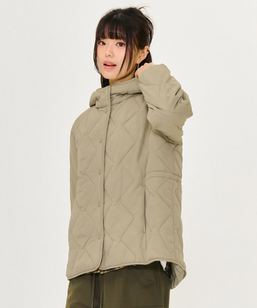CHASECULT(チェイスカルト)の「レディース フードキルティングジャンパー - カーキ(その他アウター・レディース・カーキ・90/85)」の4枚目の写真
