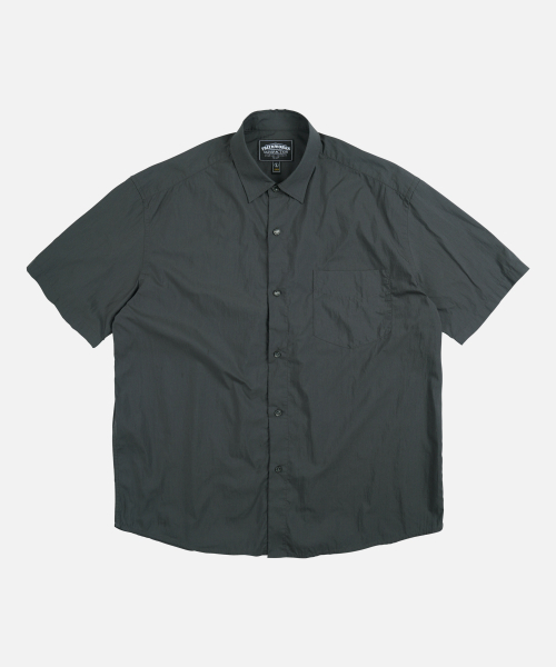 FRIZMWORKS(フリズムワークス)の「FEATHER CN RELAXED HALF SHIRT _ CHARCOAL(シャツ/ブラウス・メンズ・その他・LARGE/SMALL/MEDIUM)」の1枚目の写真