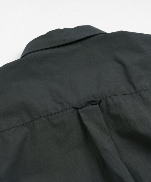 FRIZMWORKS(フリズムワークス)の「FEATHER CN RELAXED HALF SHIRT _ CHARCOAL(シャツ/ブラウス・メンズ・その他・LARGE/SMALL/MEDIUM)」の6枚目の写真