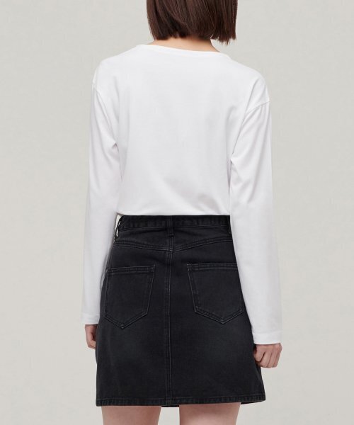 MUSINSA STANDARD WOMAN（ムシンサスタンダードウーマン）の「ウーマンズリラックスボートネック長袖Tシャツ[ホワイト]（Tシャツ/カットソー・レディース・その他・SMALL/MEDIUM/LARGE/X-SMALL）」の2枚目の写真