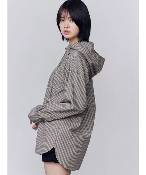 EMODA（エモダ）の「ワイドボディフーディシャツ（シャツ/ブラウス・レディース・グレー/ベージュ/ネイビー/ホワイト・FREE）」の8枚目の写真