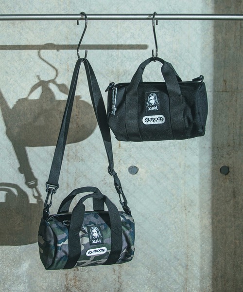 OUTDOOR PRODUCTS（アウトドアプロダクツ）の「X-girl x OUTDOOR PRODUCTS ROLL BOSTON（ショルダーバッグ・レディース・ブラック/カモフラージュ・ONE SIZE）」の3枚目の写真