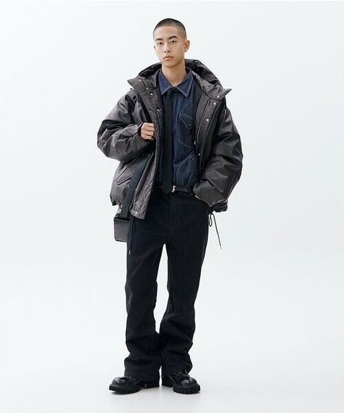 BESLOW(ビースロー)の「OVERSIZED M65 HOOD SHORT DOWN PARKA VEGAN LEATHER BLACK(ダウンジャケット/コート・メンズ・その他・LARGE/MEDIUM/SMALL/X-LARGE/X-SMALL)」の11枚目の写真