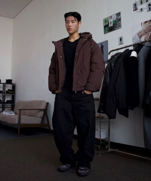 BESLOW(ビースロー)の「OVERSIZED M65 HOOD SHORT DOWN PARKA VEGAN LEATHER BLACK(ダウンジャケット/コート・メンズ・その他・LARGE/MEDIUM/SMALL/X-LARGE/X-SMALL)」の13枚目の写真